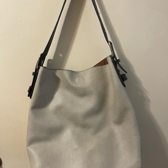 Stylish Sand/Grey Leather Shoulder Bag - Picture 2 of 3